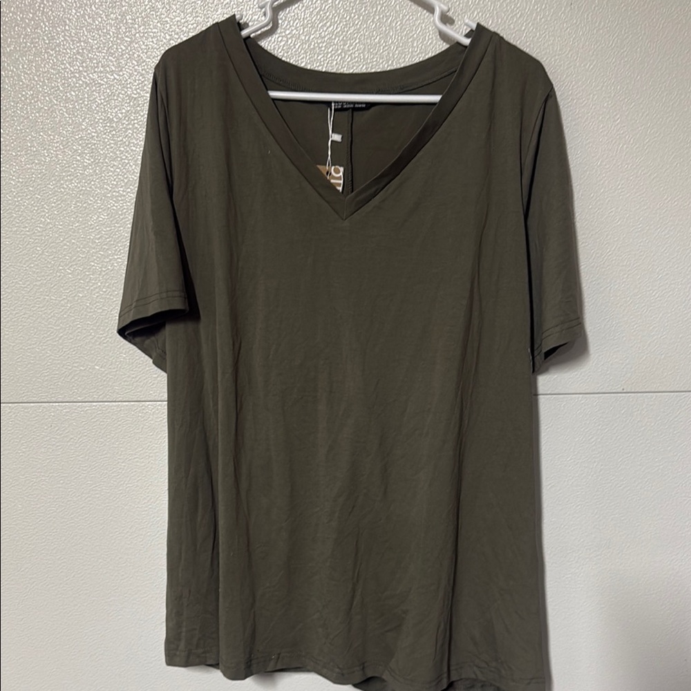 BloomChic Green Relaxed Fit Short Sleeve T-Shirt